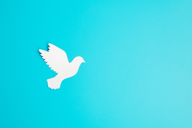 Weißbuch zum Internationalen Tag des Friedens Taubenvogel auf blauem Hintergrund Freiheit, Hoffnung und Weltfriedenstag 21. September Konzepte
