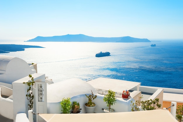 Weiße Architektur auf der Insel Santorini, Griechenland. Berühmtes Reiseziel
