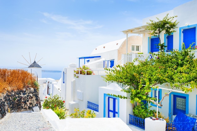 Weiße Architektur auf der Insel Santorini, Griechenland.