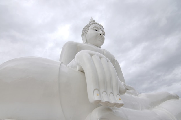 Weiße Buddha-Statue