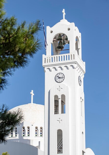 weiße griechische Kirche in Athen