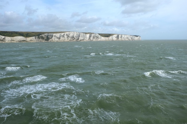 Weiße Klippen von Dover Südostengland Meer und Felsen