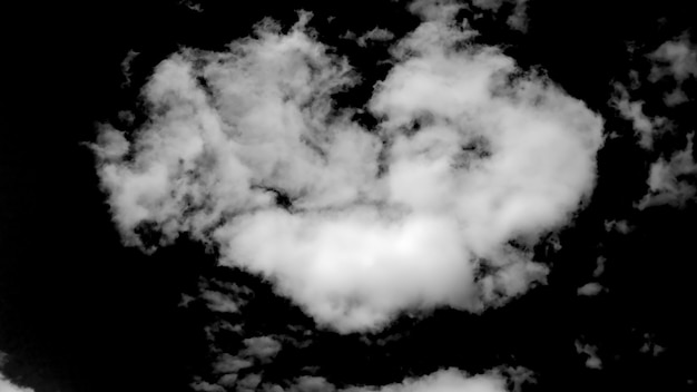 Weiße natürliche Wolken auf schwarzem Hintergrund isoliert. Foto in hoher Qualität