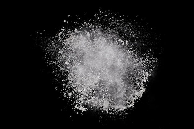 Foto weiße pulverexplosion auf schwarzem hintergrund farbige wolke bunte staubexplosion malen sie holi