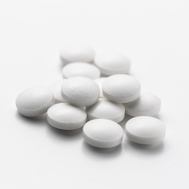 Weiße Tabletten Medikamente Pillen Therapie Arzt Grippe Antibiotikum Apotheke Medizin medizinisch