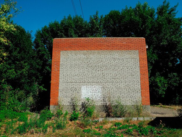 Foto weiße und rote backsteinmauer