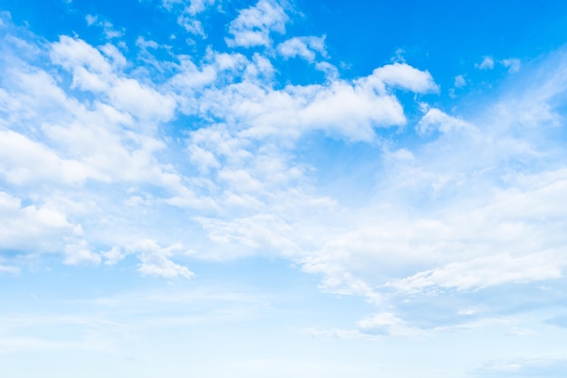 Foto weiße wolke am blauen himmel