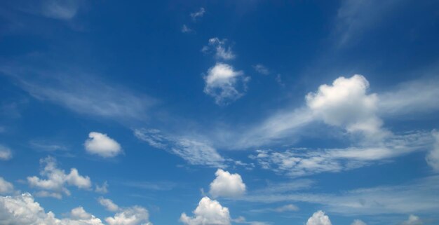 Foto weiße wolken am himmel