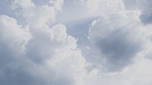 weißer Hintergrund des blauen Himmels mit weichen Wolken