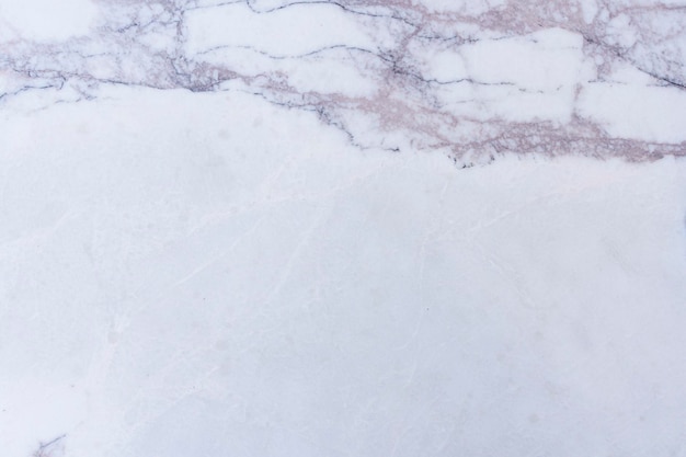 Weißer Musterhintergrund aus Marmorstein Natürlicher heller Steinfelsen mit Texturoberfläche für die Innenarchitektur des Dekortischbodens