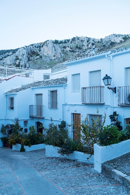Weißes Dorf Zuheros in der Provinz Cordoba in Spanien