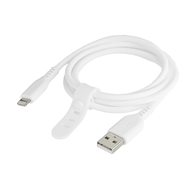 Weißes Kabel zum Laden und Synchronisieren mit Type-C-USB-Micro-USB-Lightning-Anschlüssen auf weißem Hintergrund