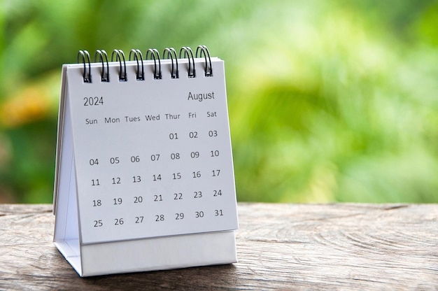 Weißtabellenkalender für August 2024 mit anpassbarem Textraum Kalenderkonzept und Kopierraum