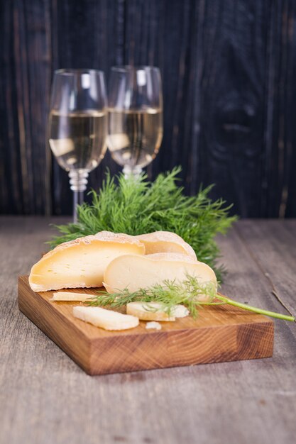 Weißwein und Käse