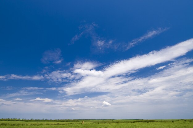 Weitwinkel blauer Himmel