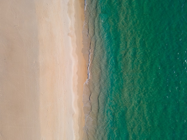 Wellen am Strand