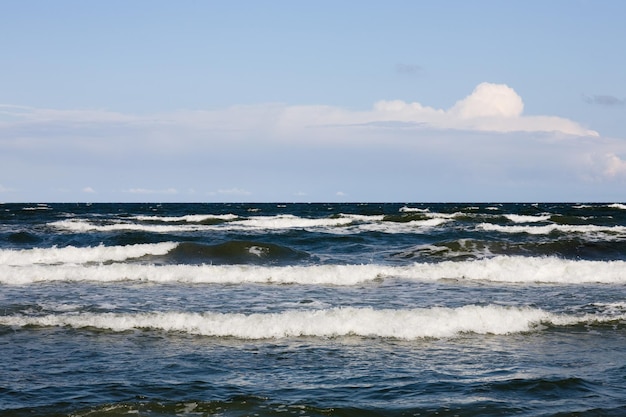 Wellen, Ostsee, Strand der Insel Rügen, Deutschland