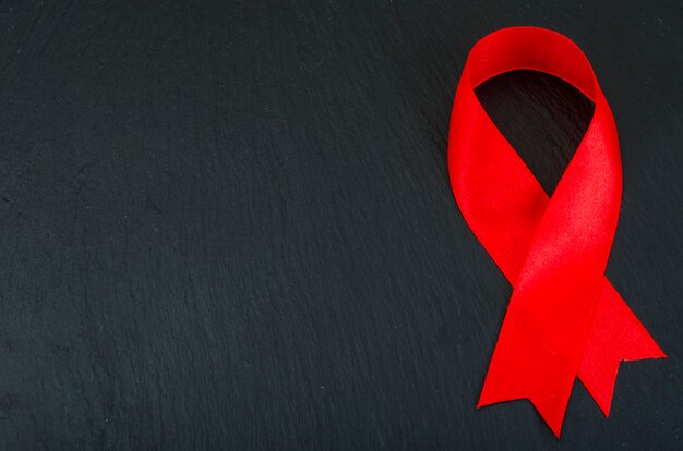 Welt-Aids-Tag mit roter Schleife