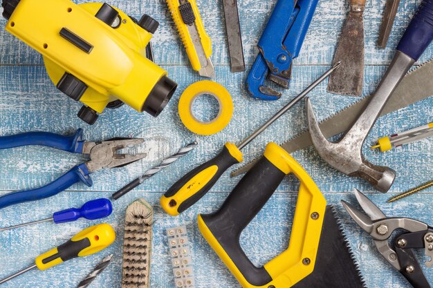 Werkzeuge und Zubehör für die Hausrenovierung. Draufsicht.