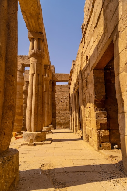 Wertvolle Säulen im ägyptischen Tempel von Luxor