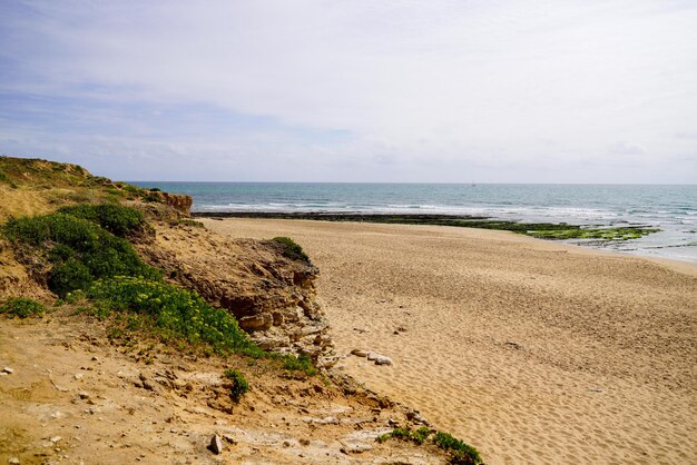 Westfranzösische atlantische Sandküste in Talmont Strand mit Blick auf das Meer in Frankreich