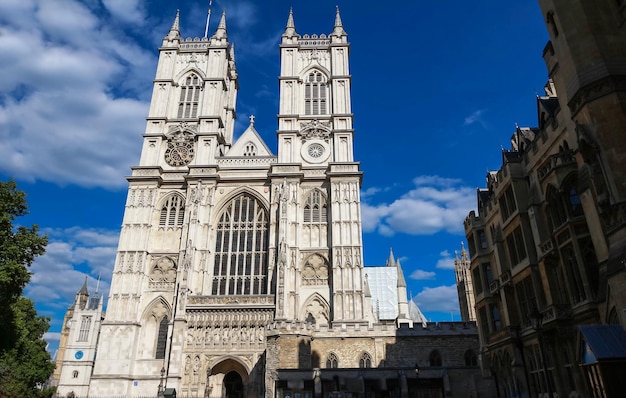 Westminster Abbey an einem sonnigen Tag London