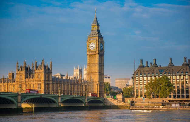 Westminster Abbey und Big Ben, London, Großbritannien