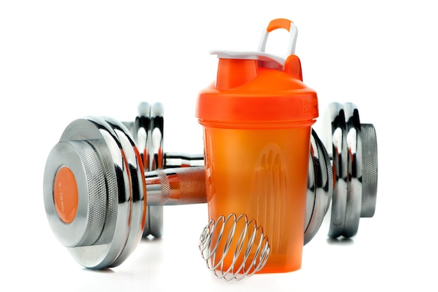 Whey Protein Shaker und Hanteln Fitness und Bodybuilding