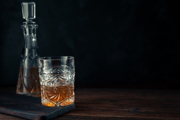 Whisky en vaso con hielo
