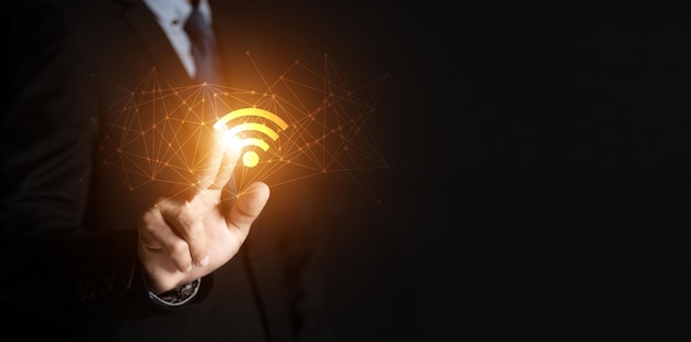Wi-Fi-Wireless-Konzept. Kostenloses WiFi-Netzwerk-Signaltechnologie-Internet-Konzept