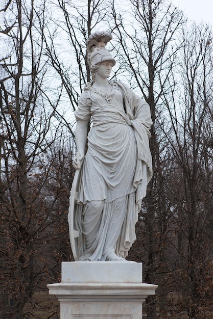 Foto wien österreich 12 12 2018 wiener statue im park von schloss schönbrunn