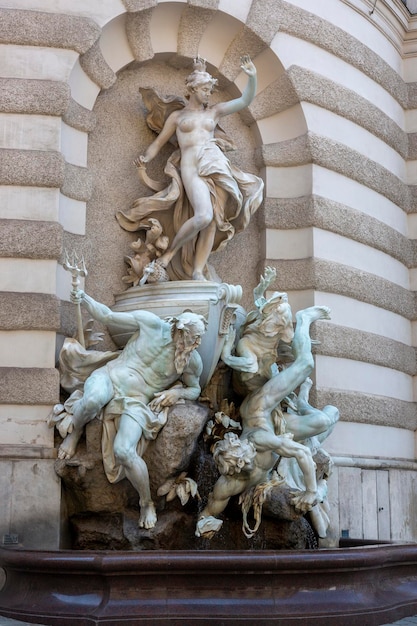 Wien Österreich 13. Juni 2023 Brunnen Das 1895 von Rudolf Weir entworfene Dominion of Austria at Sea am Michaelerplatz