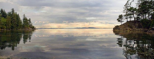 Foto wildcat cove entlang chuckanut drive in washington