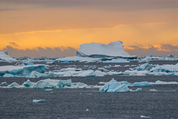 Wilde gefrorene Landschaft Antarktische Halbinsel Antarktis