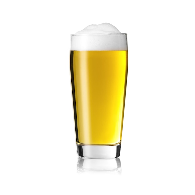 Foto willi cup copo de cerveja pilsner dourado com coroa de espuma altbier em fundo branco