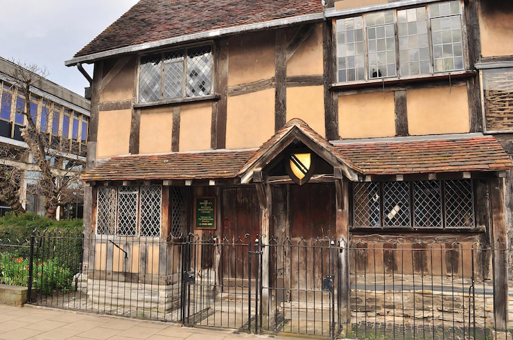 Foto william shakespeare ou john shakespeare e mary arden casa antiga e cidade de nascimento em stratford upon avon reino unido