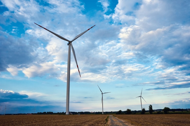 Windkraftanlage im Feld