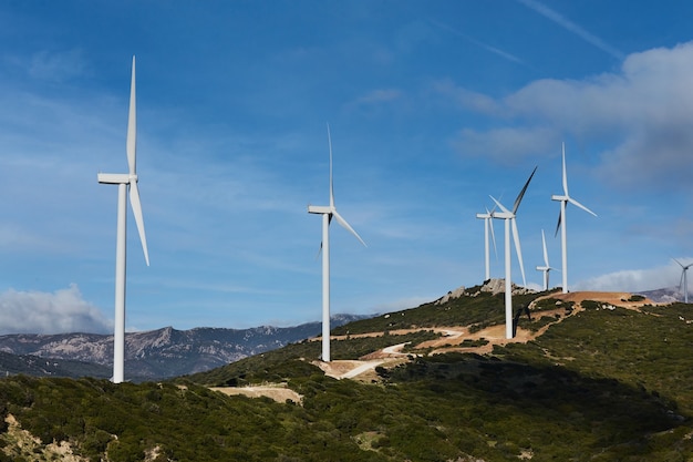 Windkraftanlagen sind Erzeuger von umweltfreundlicher Energie, Windenergie. Erneuerbare Energie