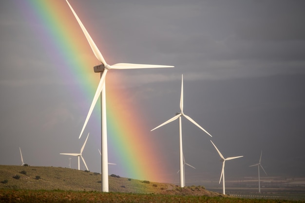 Windkraftmühlen im Sturm