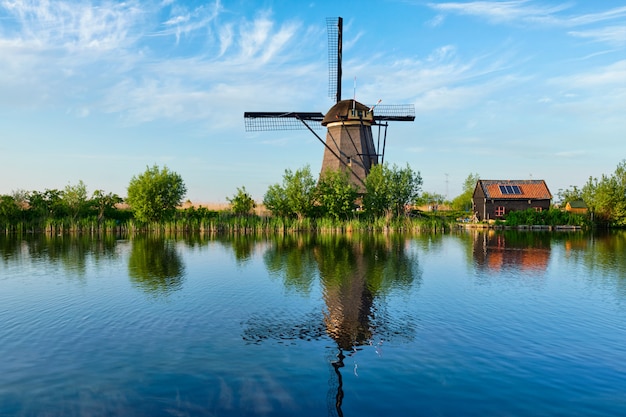 Windmühlen bei Kinderdijk in Holland. Niederlande