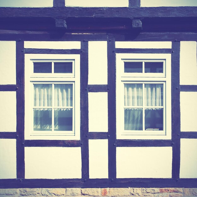 Windows des alten Fachwerkhauses, Deutschland. Retro-Stil gefiltert