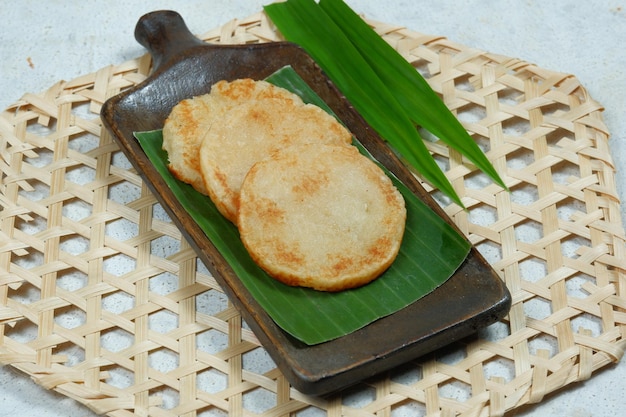 wingko wingko babat o panqueque javanés es una comida tradicional indonesia