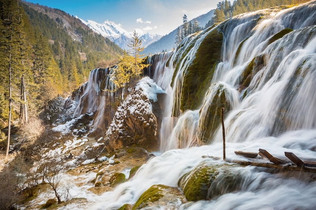 Winter am Pearl Shoal Wasserfall, Jiuzhaigou Naturschutzgebiet, Provinz Sichuan, China in aut