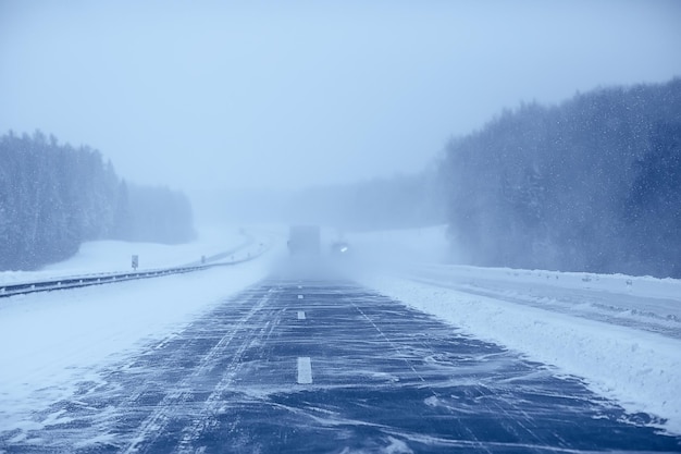 winter autobahn schneefall hintergrund nebel schlechte sicht