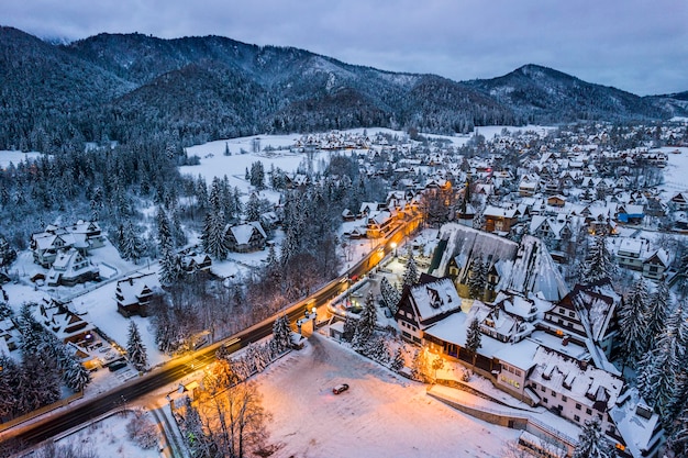 Winter in Zakopane Drohnenansicht mit dem Berg Giewont