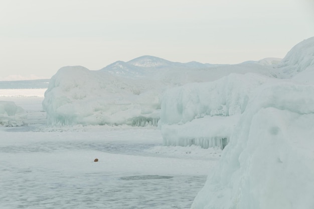 Winter kalt gefrorener Baikalsee