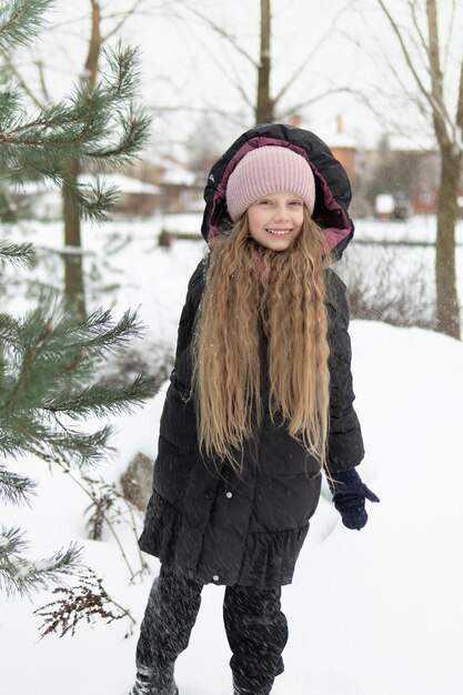 Winter Mädchen Baum Feier Weihnachten junge schöne Person glückliche Frau Urlaub Weihnachten Zuhause