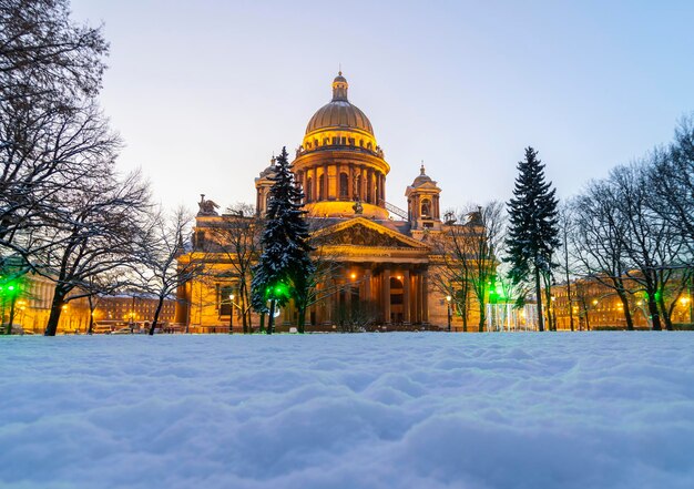 Winter Petersburg St Isaac's Cathedral im Winter im Morgengrauen