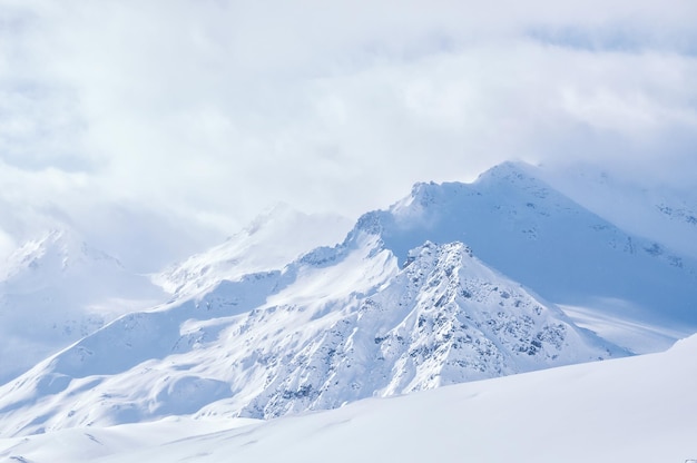 Winterberge. Skigebiet Elbrus. Kaukasus, Russische Föderation. Schöne Winterlandschaft