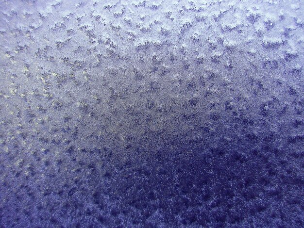 Wintereismuster auf Glas Frostmuster auf Fenster im Winter